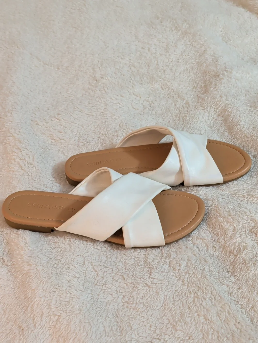 Cynthia Rowley White Crisscross Flat Slide Sandals Size 7.5